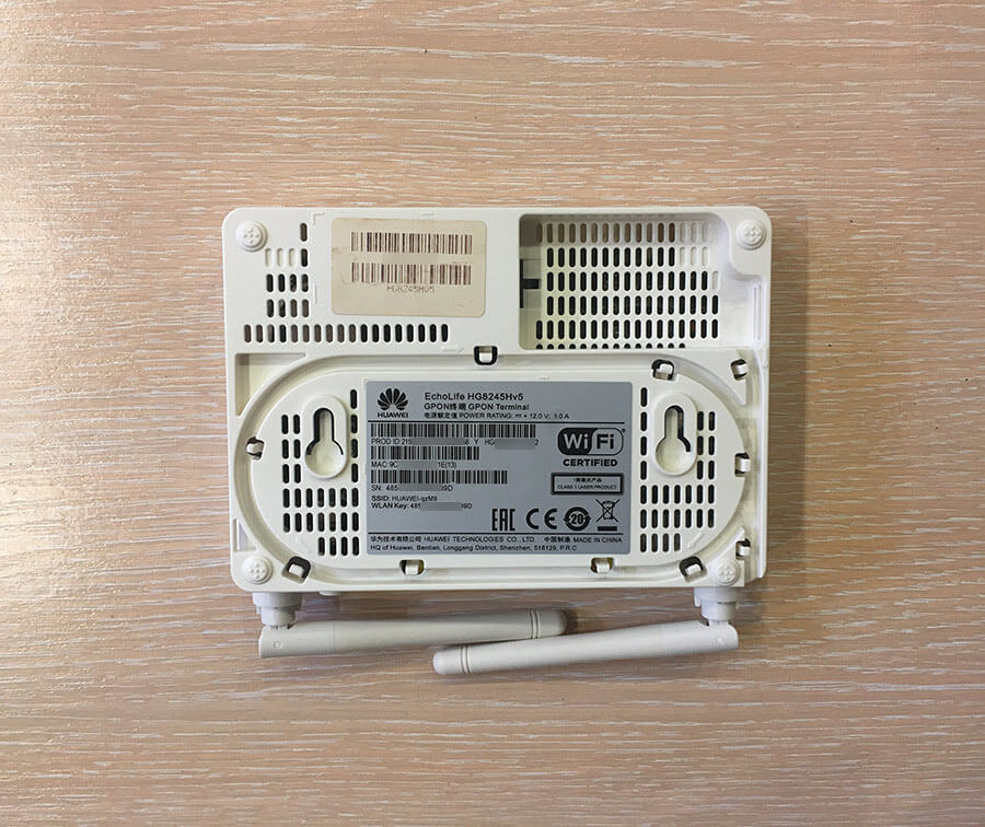 Задняя сторона модема Huawei EchoLife HG8245HV5