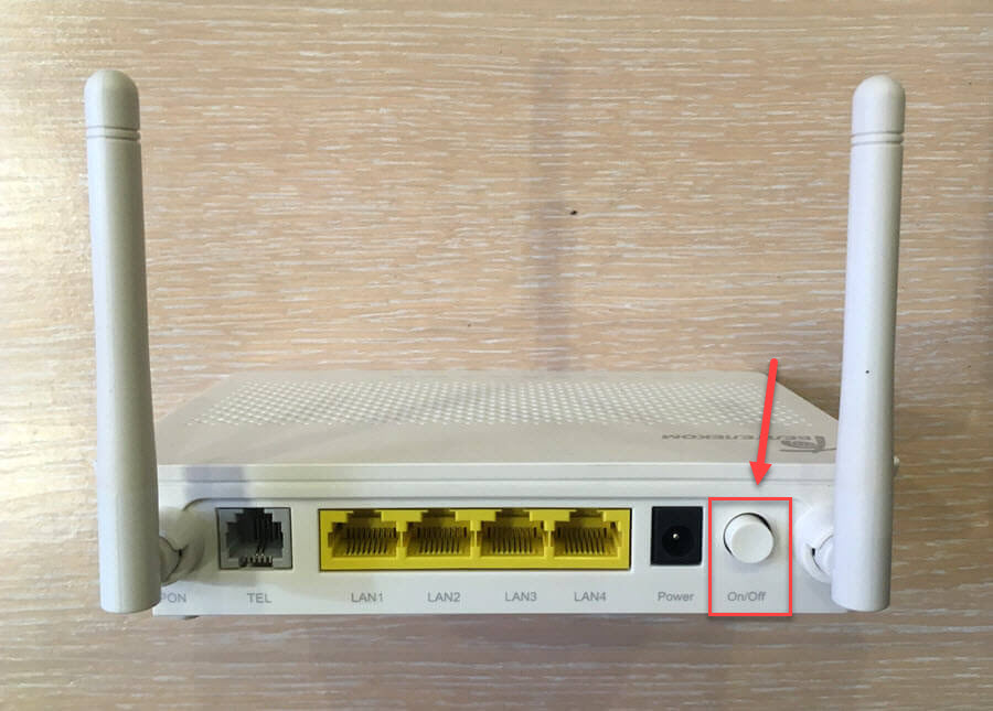 Кнопка включения/выключения на модеме Huawei EchoLife HG8245HV5