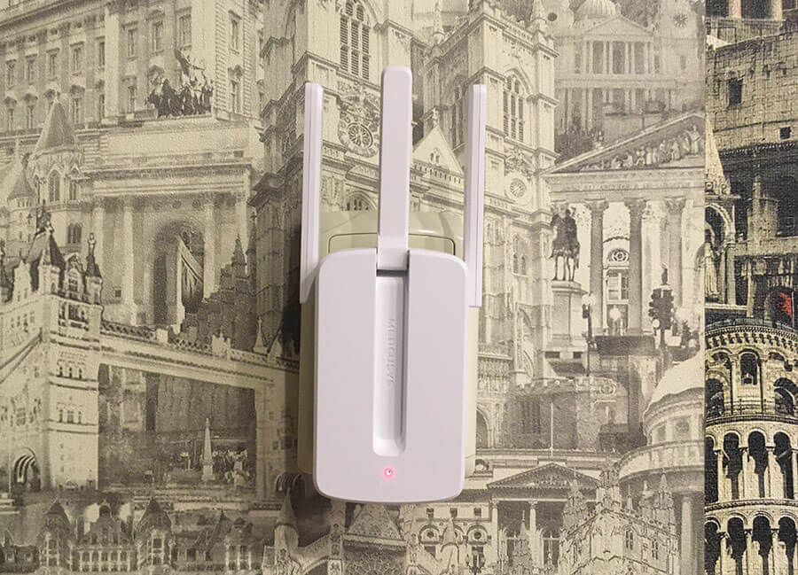 Подключение усилителя Wi-Fi сигнала Mercusys MW300RE в розетку