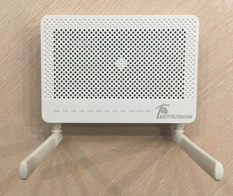 Передняя сторона модема Huawei EchoLife HG8245H5