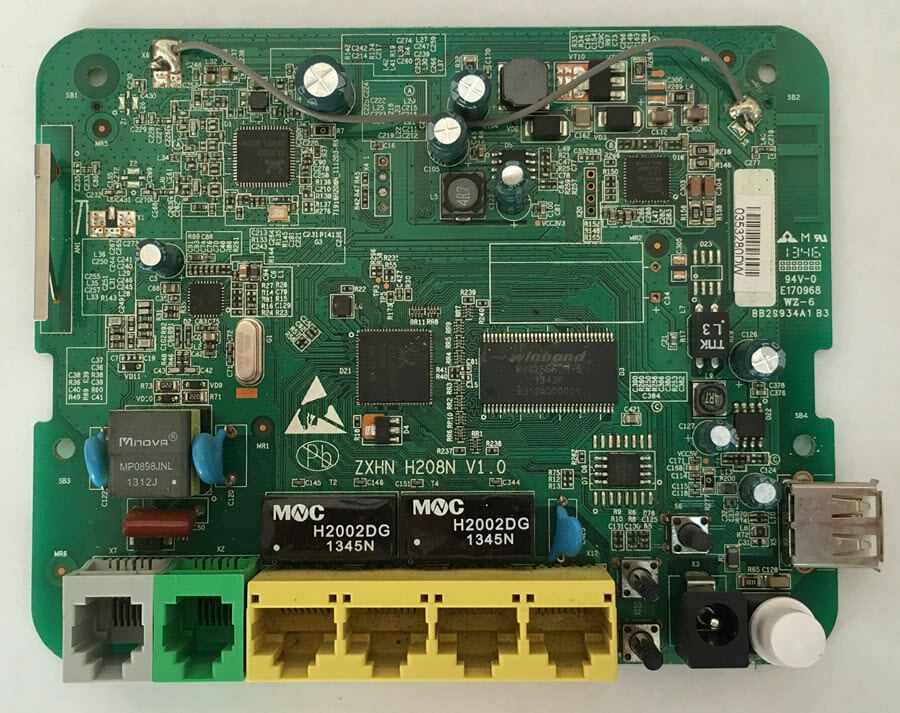 Передняя сторона платы модема ZTE ZXHN H208N